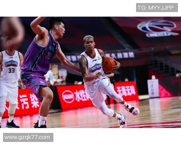 赛后分析：广州篮球队与重庆篮球队的团队协作表现与战术探讨