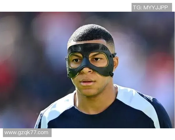 足球明星佩戴面罩训练视频揭秘运动员如何应对伤病挑战与恢复过程