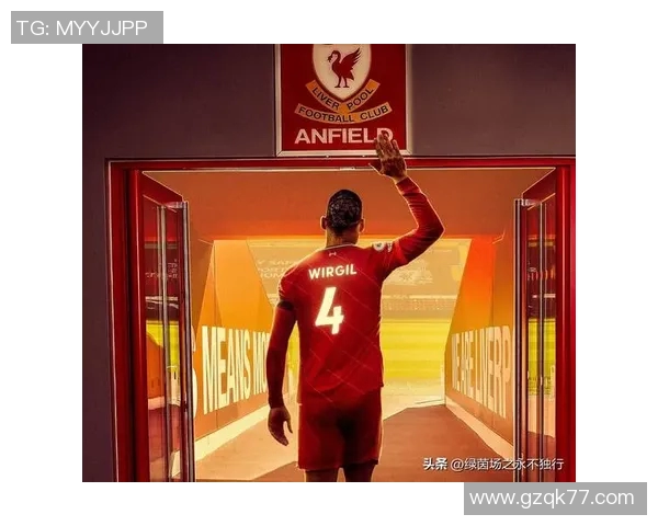 孤独的足球明星在绿茵场上追逐梦想的背影与心灵的挣扎